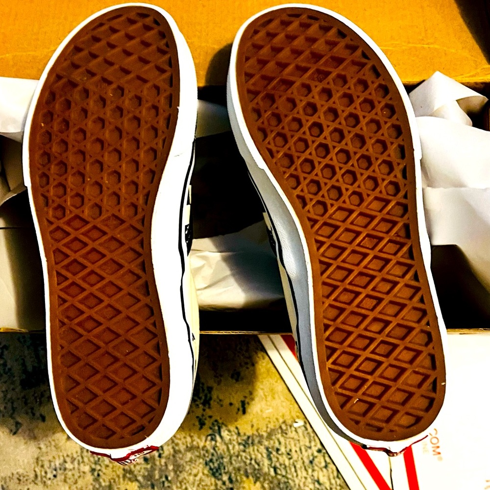 🔥SOLD🔥 Vans Checkerboard Slip-On (Blk/Wt), Size Wmns 4.5 / Youth Size 3:$40 - Picture 9 of 11